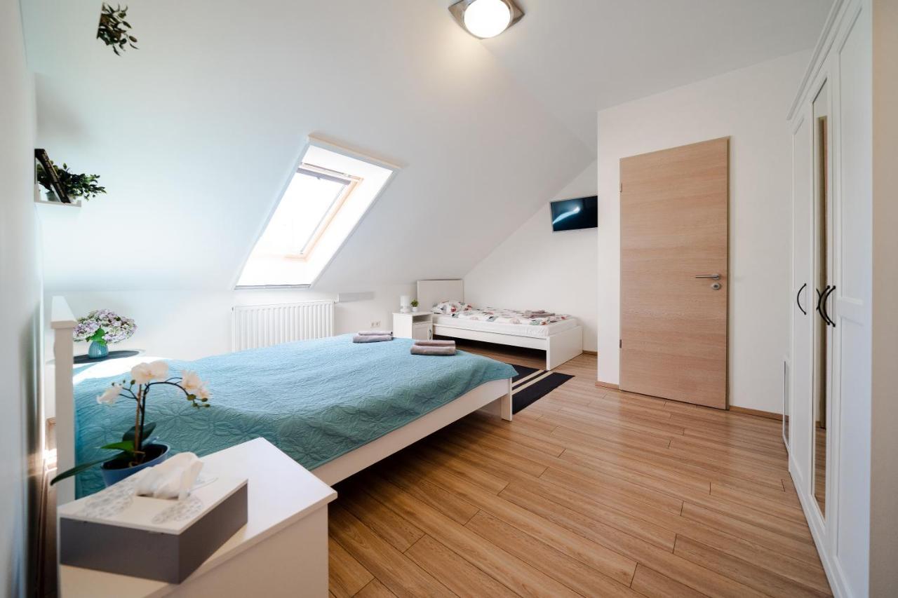 Guba Vendeghaz Bed & Breakfast Győrújbarát Eksteriør bilde